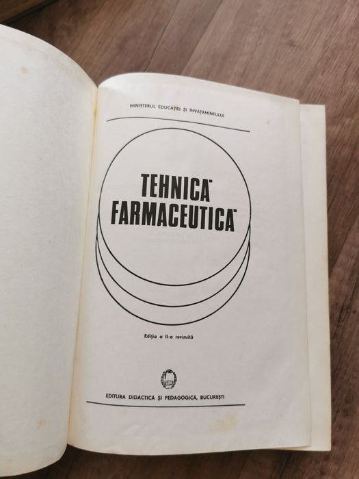 Vând cărți vechi de farmaceutică și medicină