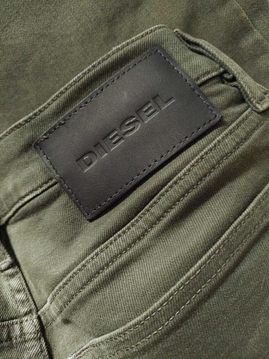 Jeans Diesel green army W26-L30 (38 x 2 CM) straight.