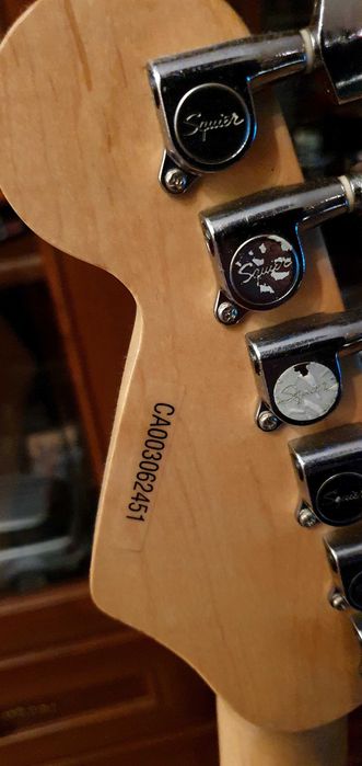 Peavey Rage 158 китарно комбо усилвател Squier by Fender соло китара