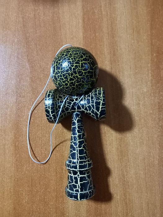 Vând kendama noua