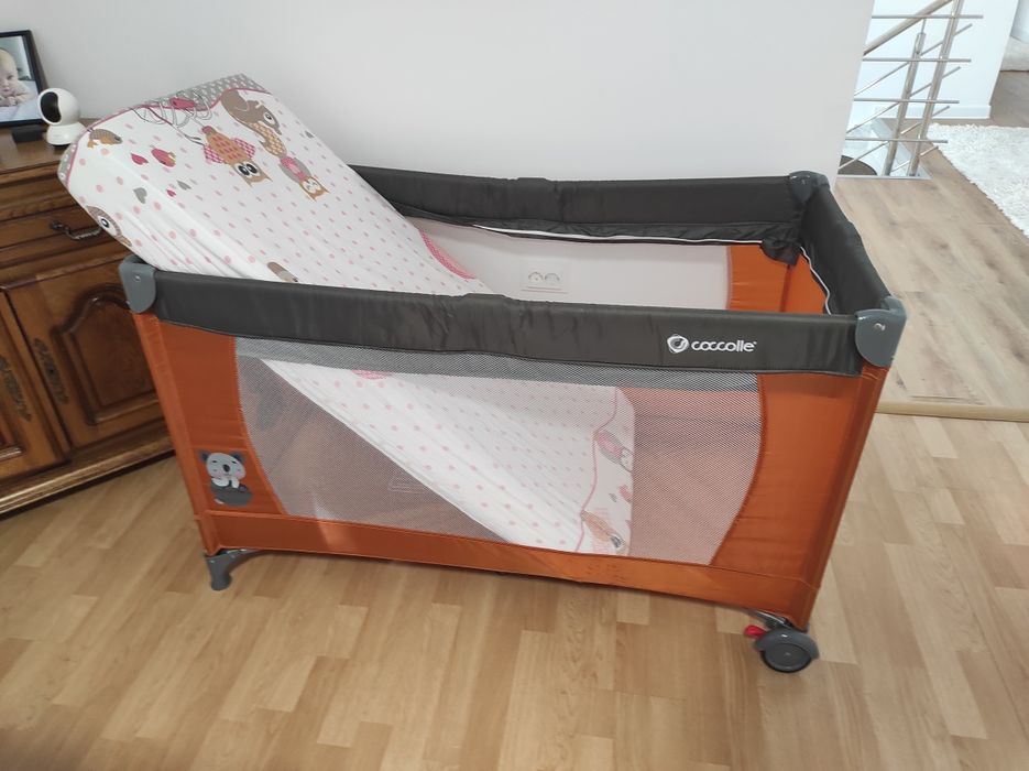 Vând doua patuturi copii