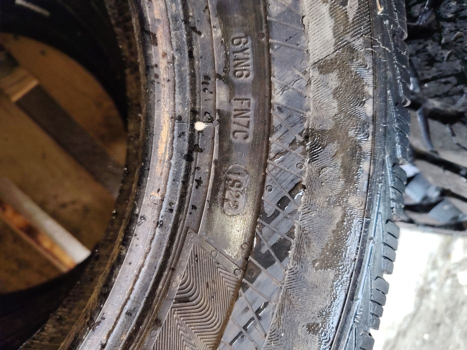 Vând 2 cauciucuri 195 75 16c