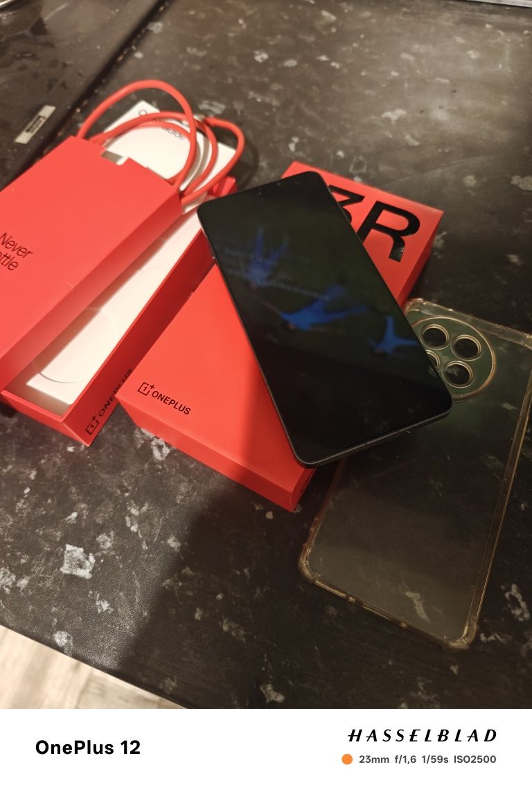 Oneplus 13R 12/256 gb super telefon pentru cunoscători.