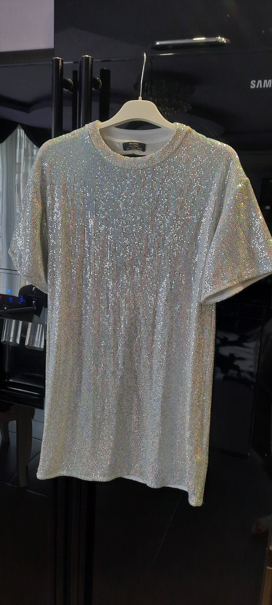 Различни модели блестящи рокли Zara, Bershka