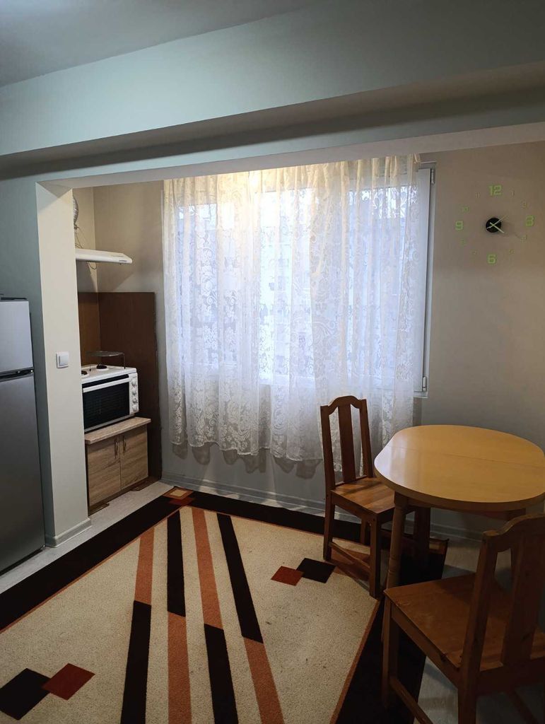 Дава се под наем Тристаен апартамент в Димитровград - 70 кв.м за 178.5 € - Снимка #1