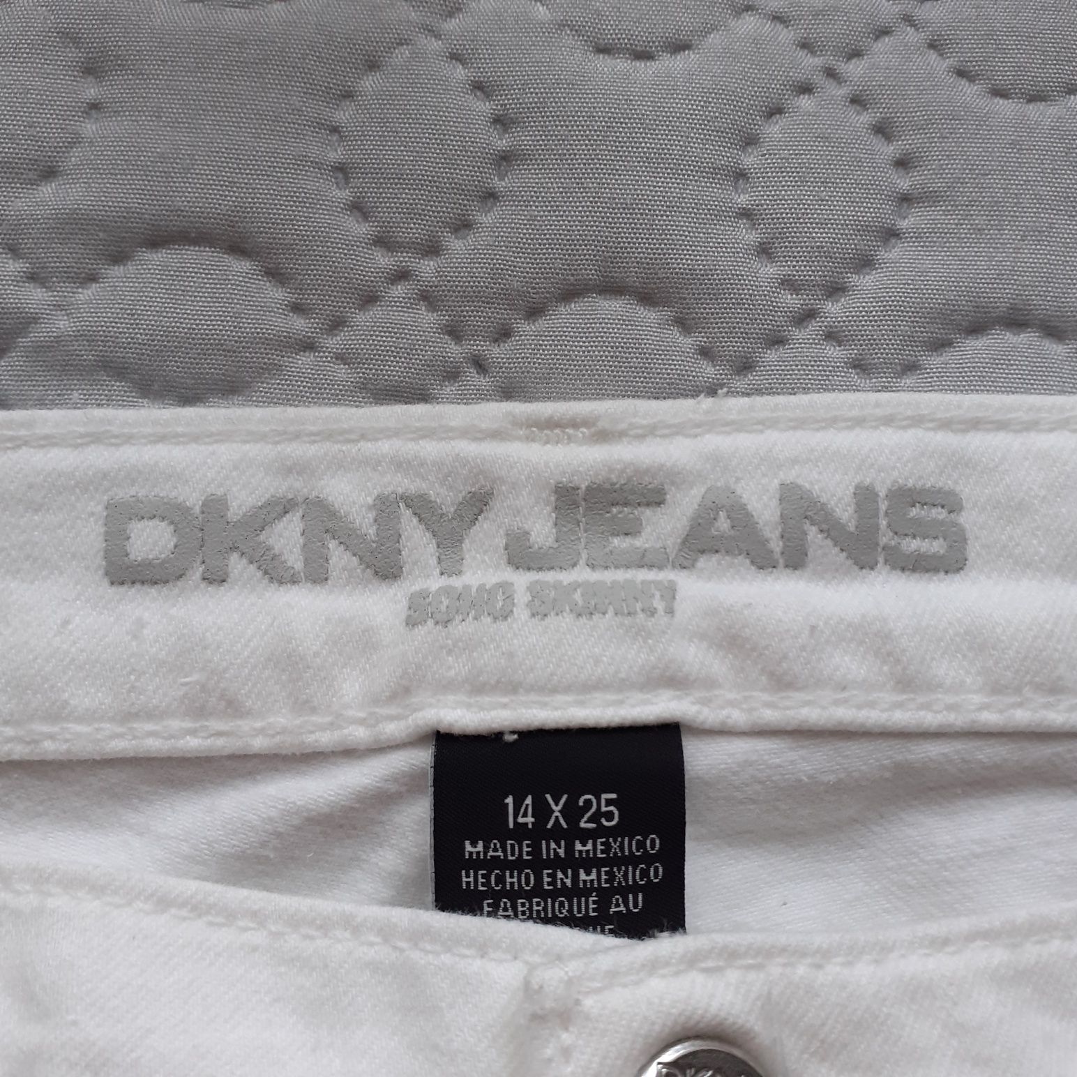 Бели маркови дънки DNKY Soho Skinny нови