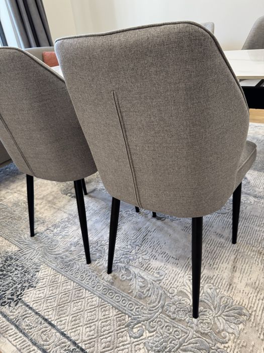 Продается стол со стульми