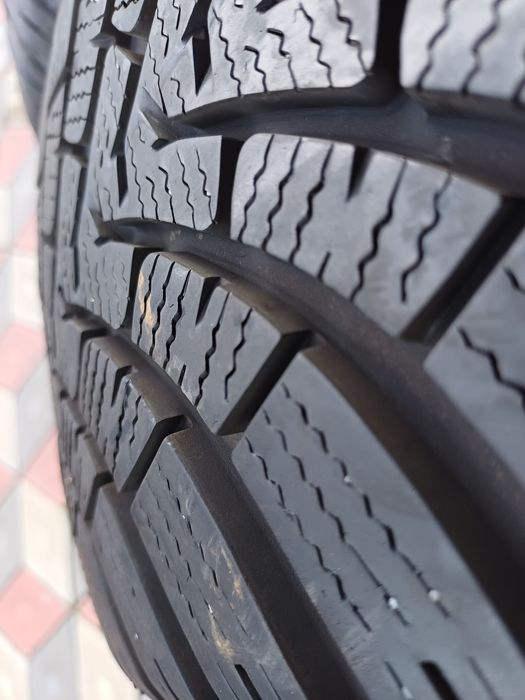 Vând 2 anvelope de iarna 225 55 r18 FALKEN aproape noi din 2021