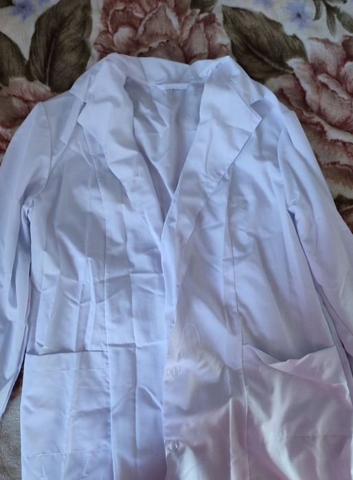 Мед халат размер 52   2000