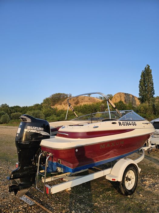 barca cu motor si peridoc