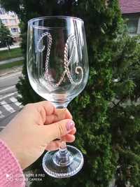 Чаша за вино с камъни сваровски