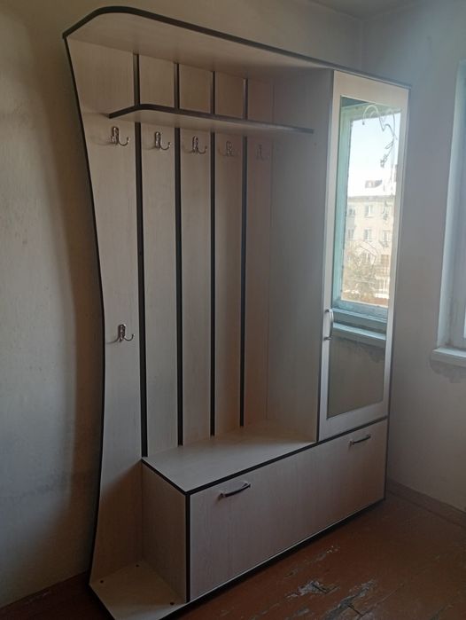 Продам шкаф в прихожую