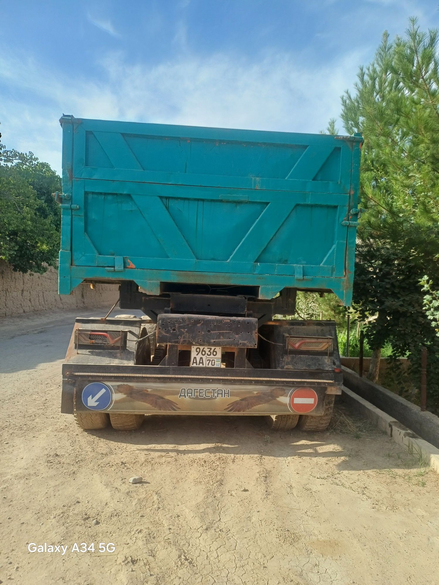 Dakemenlari bor.