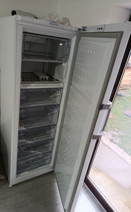 Congelator cu sertare