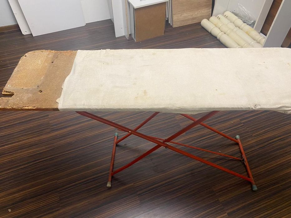 Утюжельный стол продам