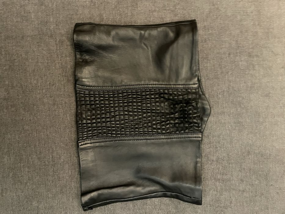 Кожен широк колан като корсет