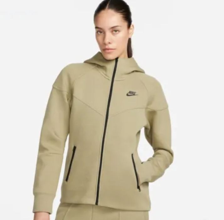 Оригинално женско горнище nike tech