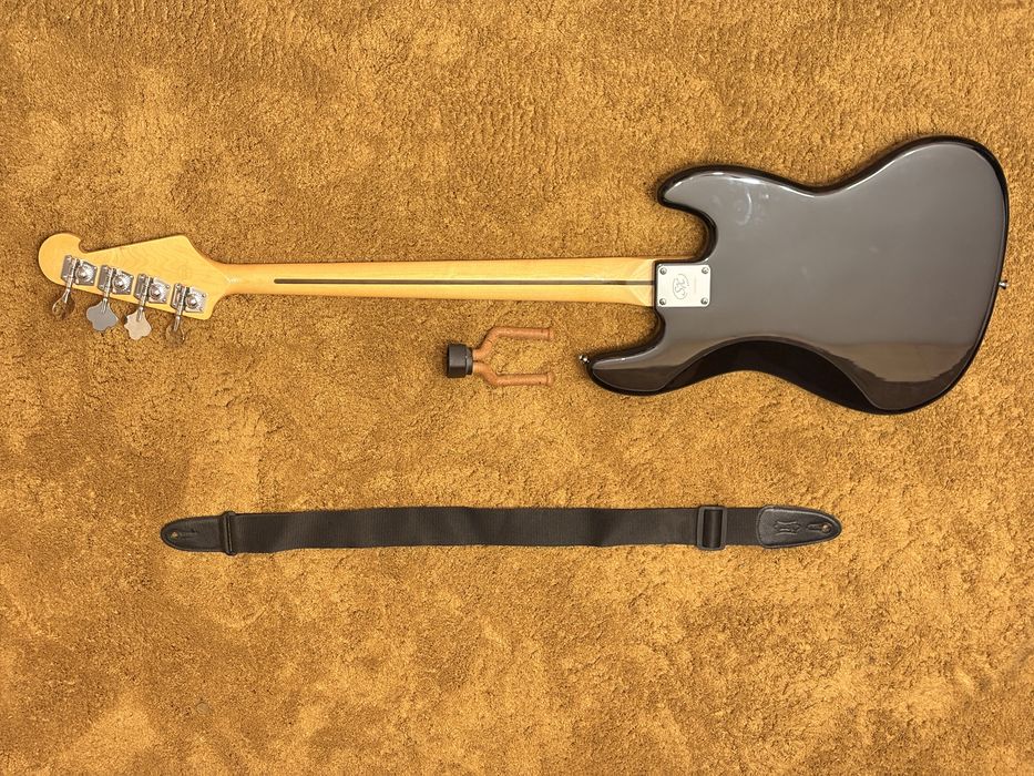 Chitara Bass pentru stangaci + curea + wall mount