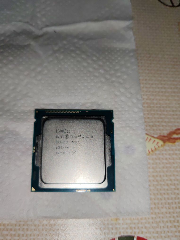 Vând procesor i7 4790