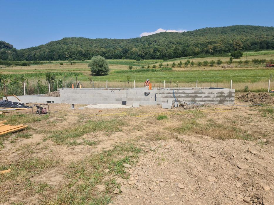 vând teren intravilan