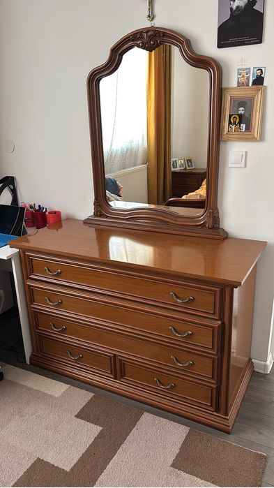 Dormitor din lemn in stare foarte buna