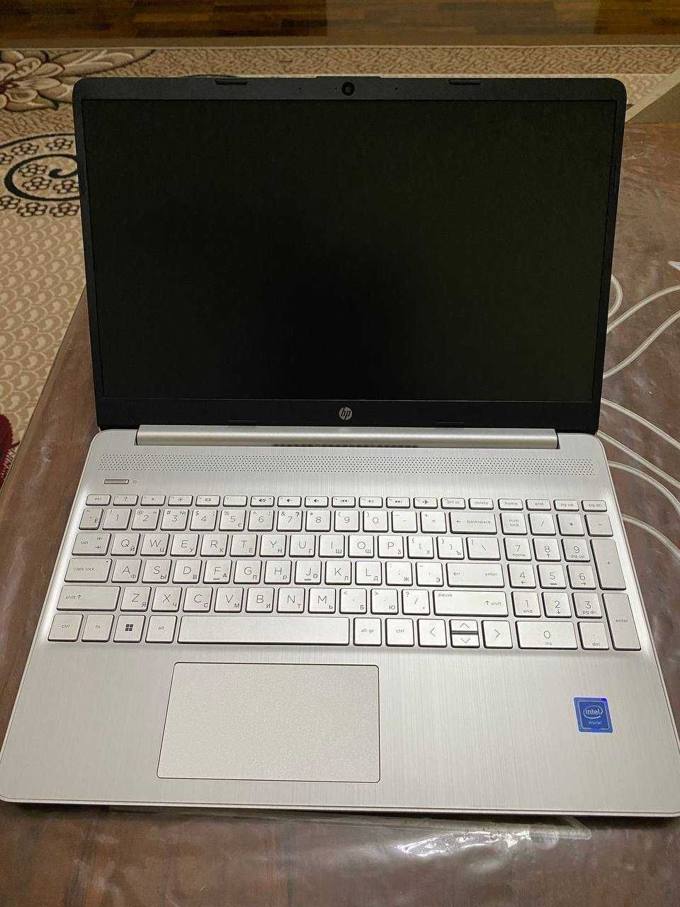 HP noutbook silver 8/256 xolati ideal