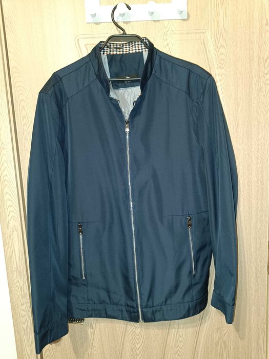 Продавам якета и суичър