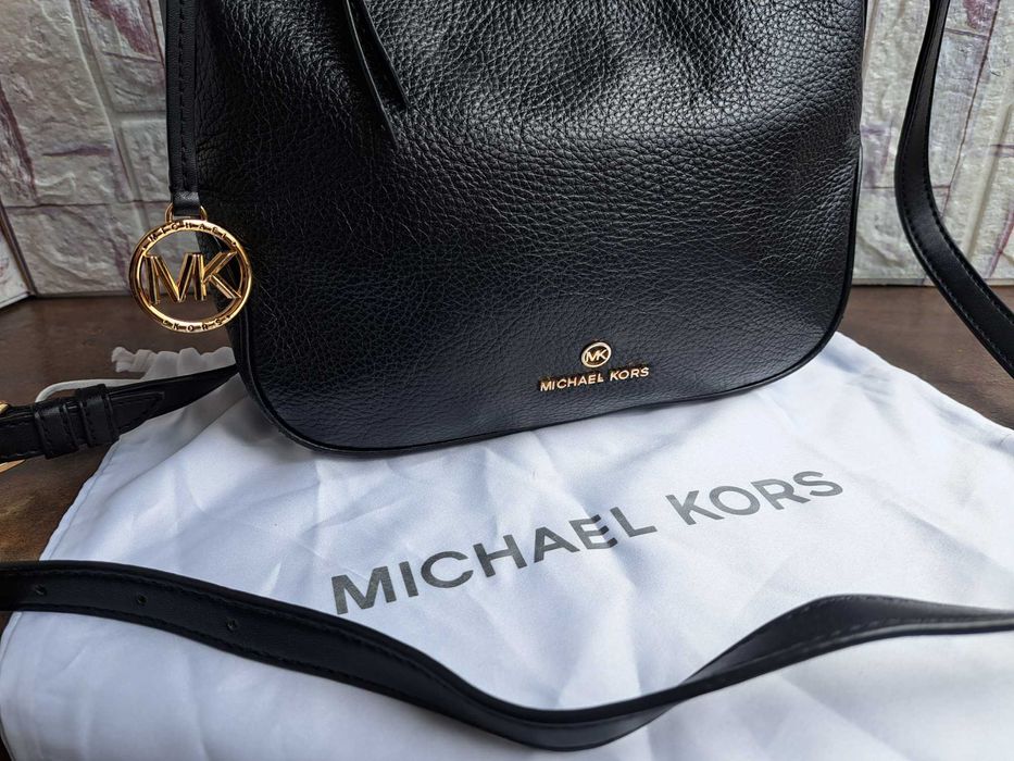 дамска чанта,Michael Kors,малка черна чантичка-естествена кожа