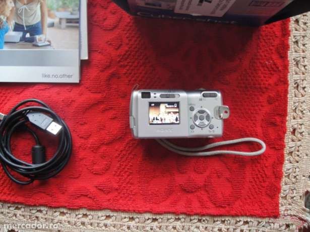 Camera sony dsc -s40 / made in japan