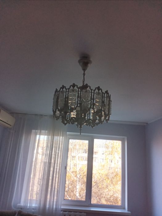 Продам люстры разных видов