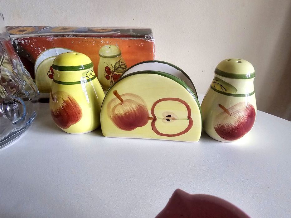 Керамичен комплект солници и салфетник, буркан и лъжица за спагети