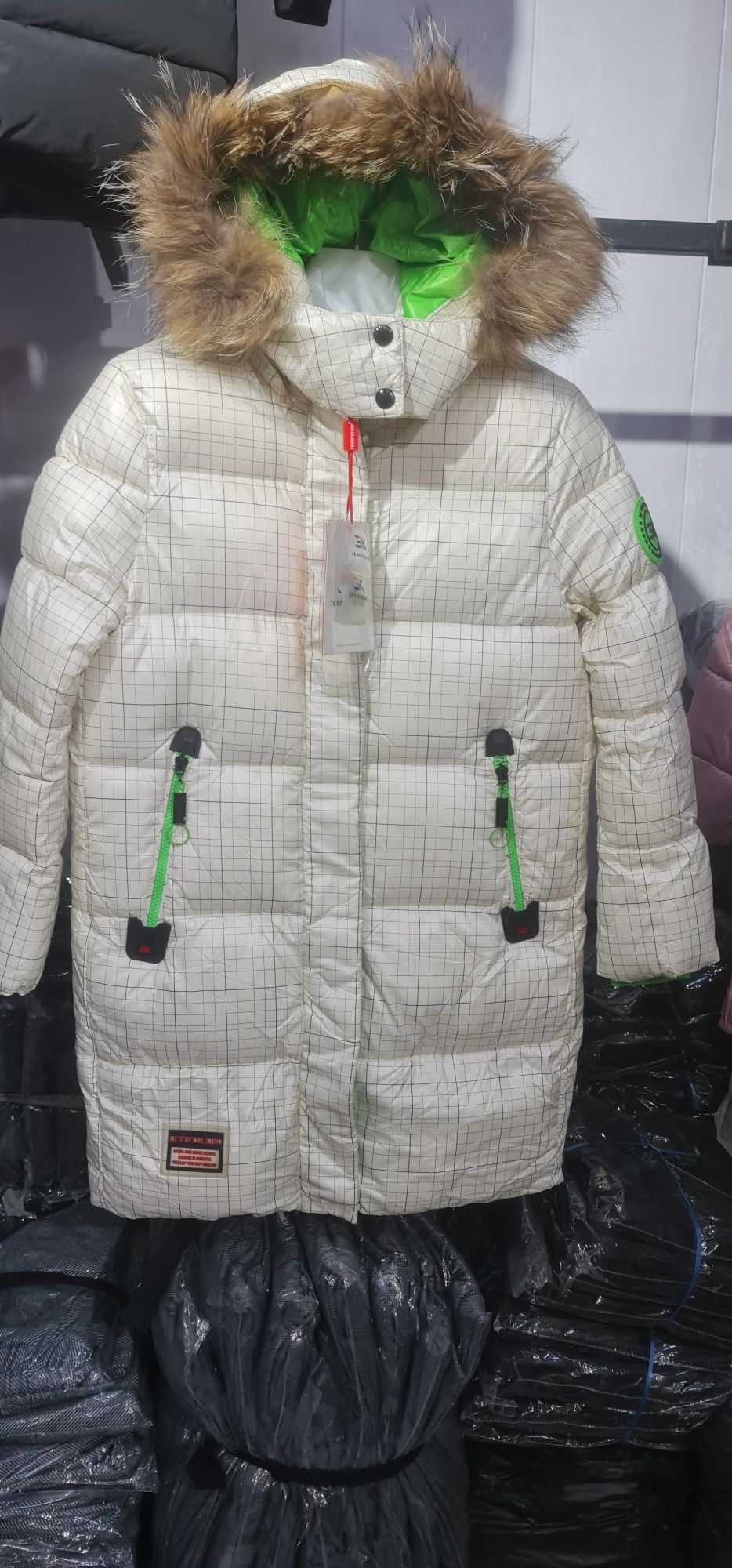 Pekin fabrechniy Naturalka Kurtka Optim va Donaga. Narxi 350-400 ming