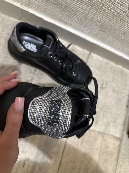 Продавам  нови обувки Karl Lagerfeld!