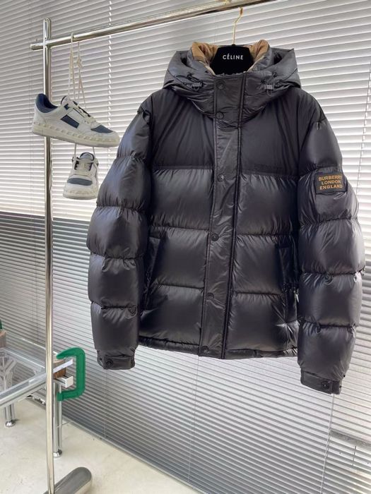 Geaca Burberry cu puf de gasca ( maro si negru) marimi diferite