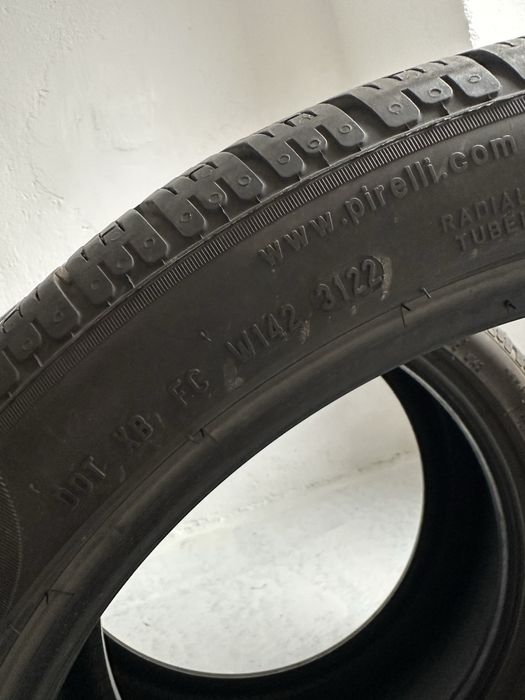 Vand set 2 anvelope 235/40/19 Pirelli Sottozero iarna