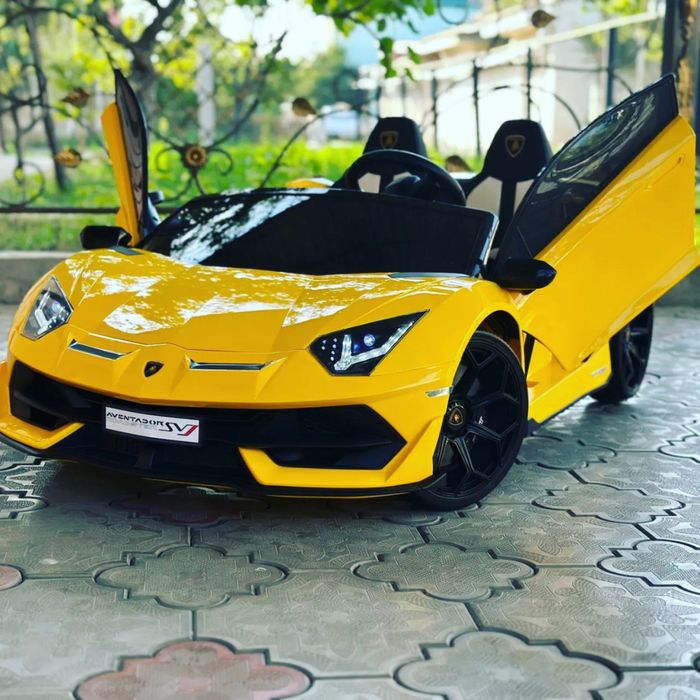 Лицензионная и двухместная детская машина Lamborghini Aventador