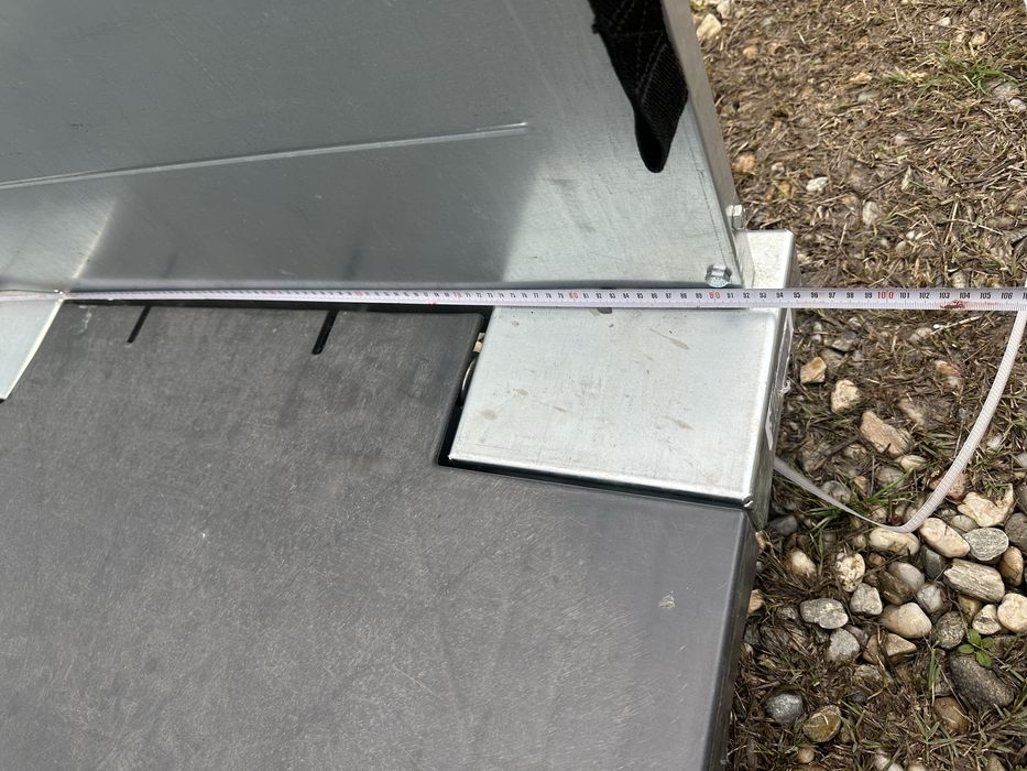 Vand container mobil cu trei laturi din tabla, foarte rezistent