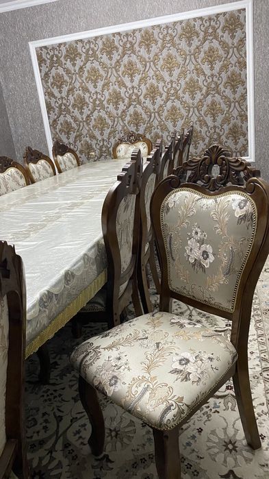 Стол со стульями