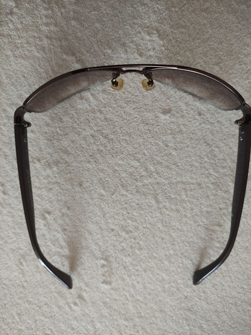 Черен калъф за очила