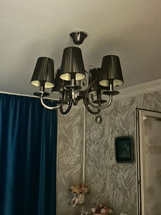 Продам люстру в хорошем состоянии. 10 000 тг в хорошем состоянии.