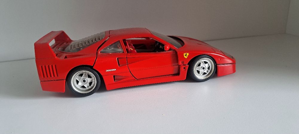 Machetă Ferrari F40 (1987) – Bburago, scara 1:18, Made in Italy