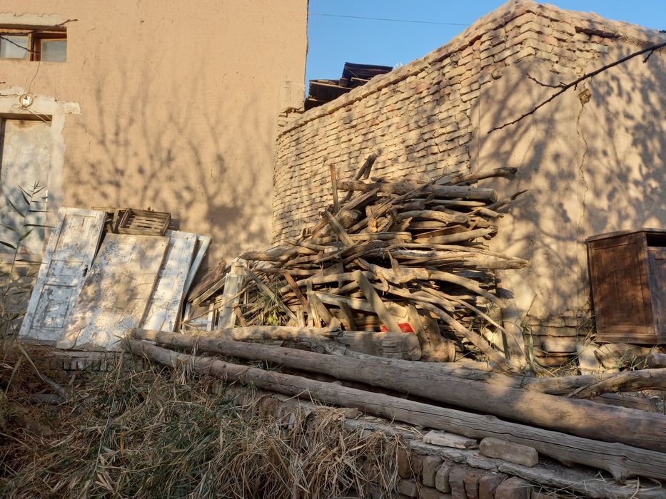 Har xil razmerdagi taxta va bolor va yoqish uchun o'tin hammasi 3 mln