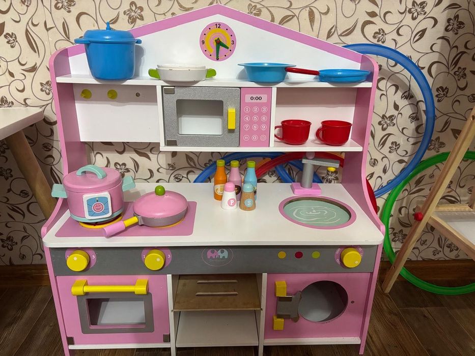 Продам детский игровой кухонный гарнитур!