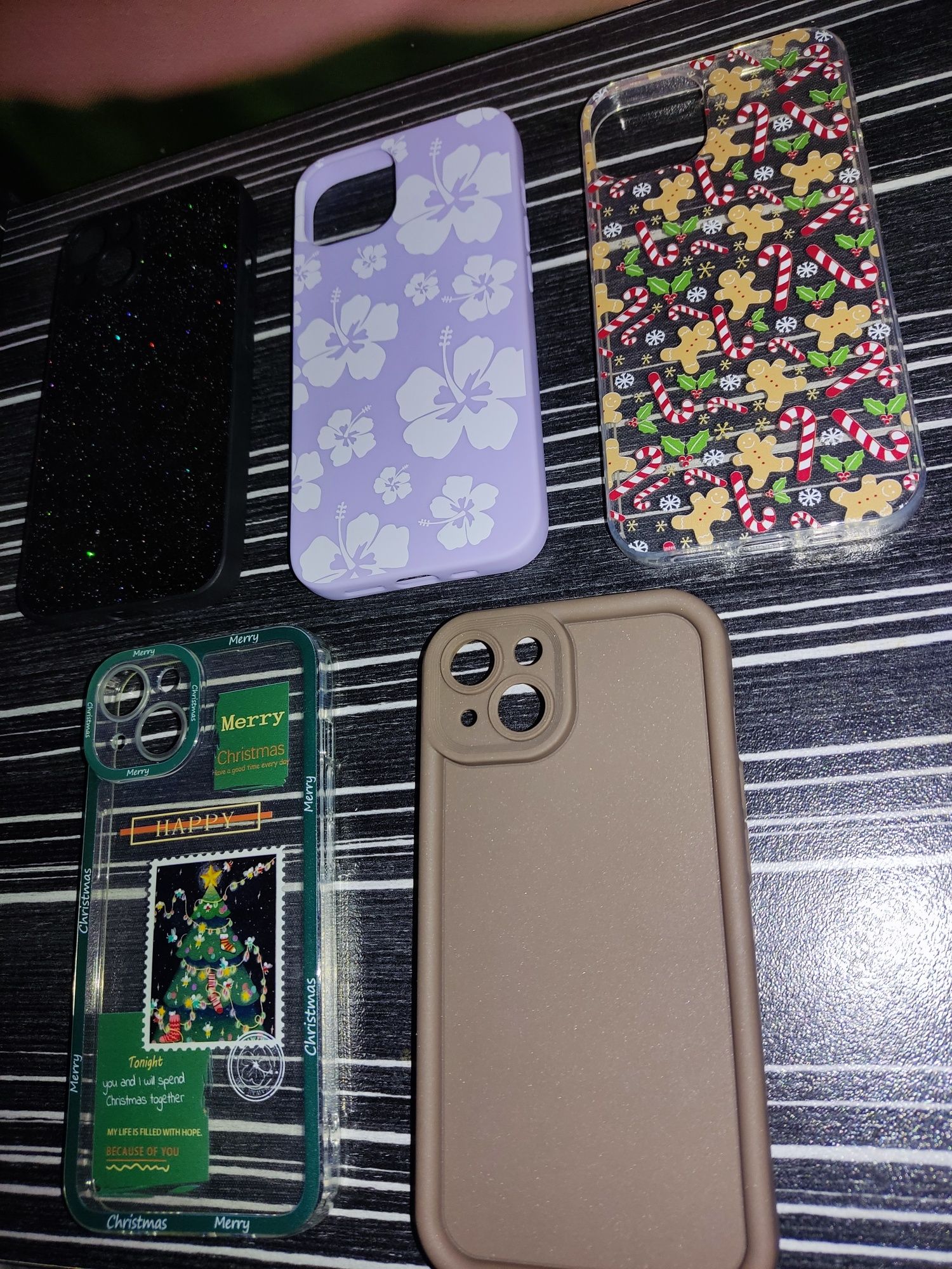 Кейсове за Iphone 14  20лв. За всичките без кафевия продаден е!