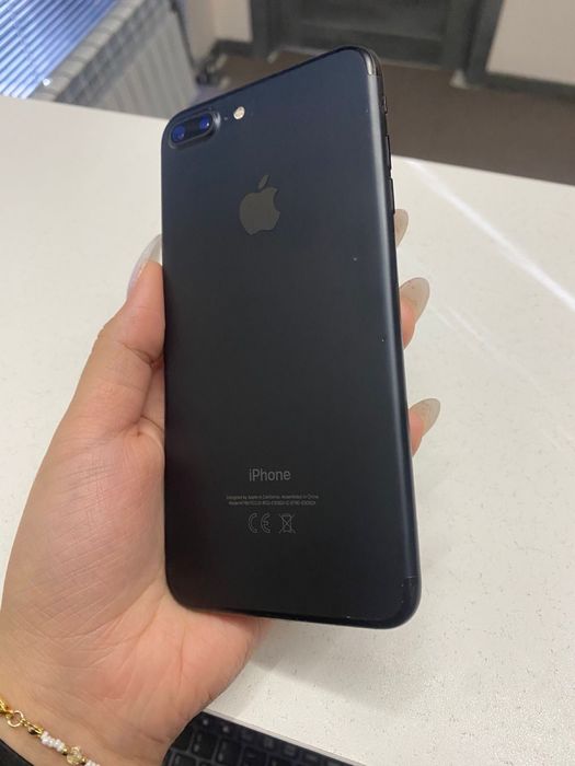 продам Айфон 7+