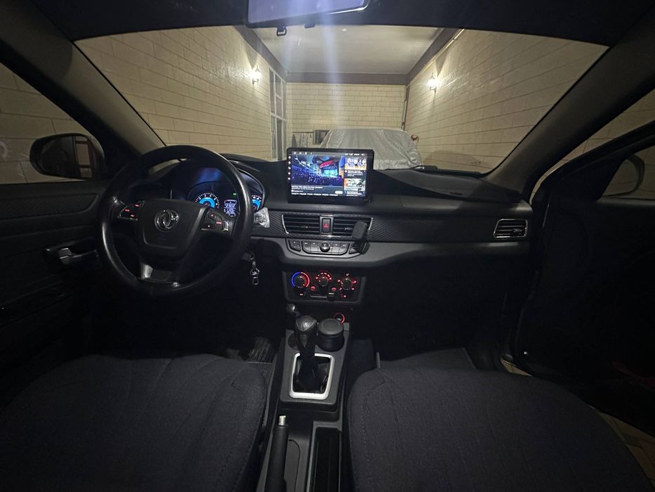 Dongfeng Glory 330 S