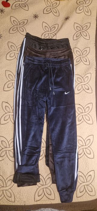 Vând Pantaloni trening catifea vantuit