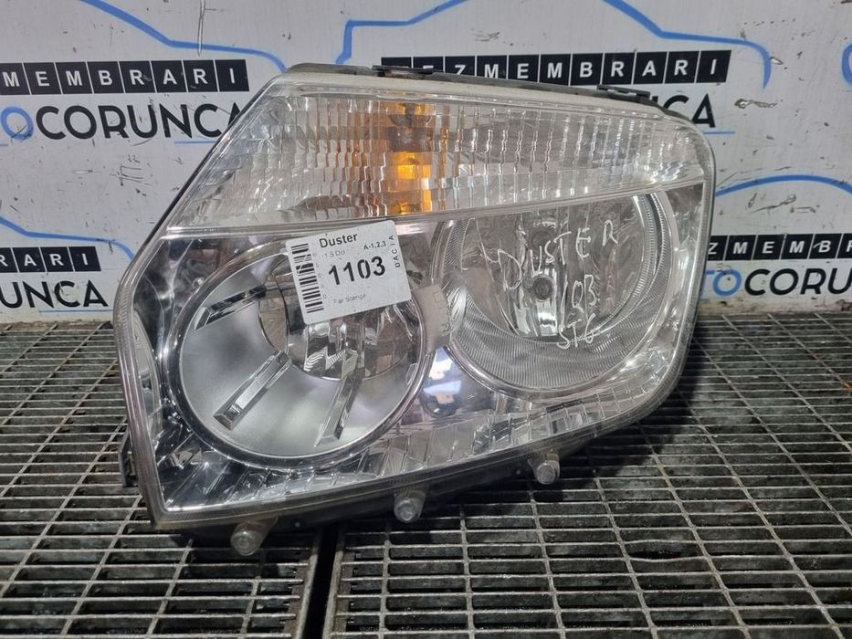Far Stanga Dacia Duster 2010 - 2013 SUV 4 Usi (1103) Fara xenon CLEMA RUPTA