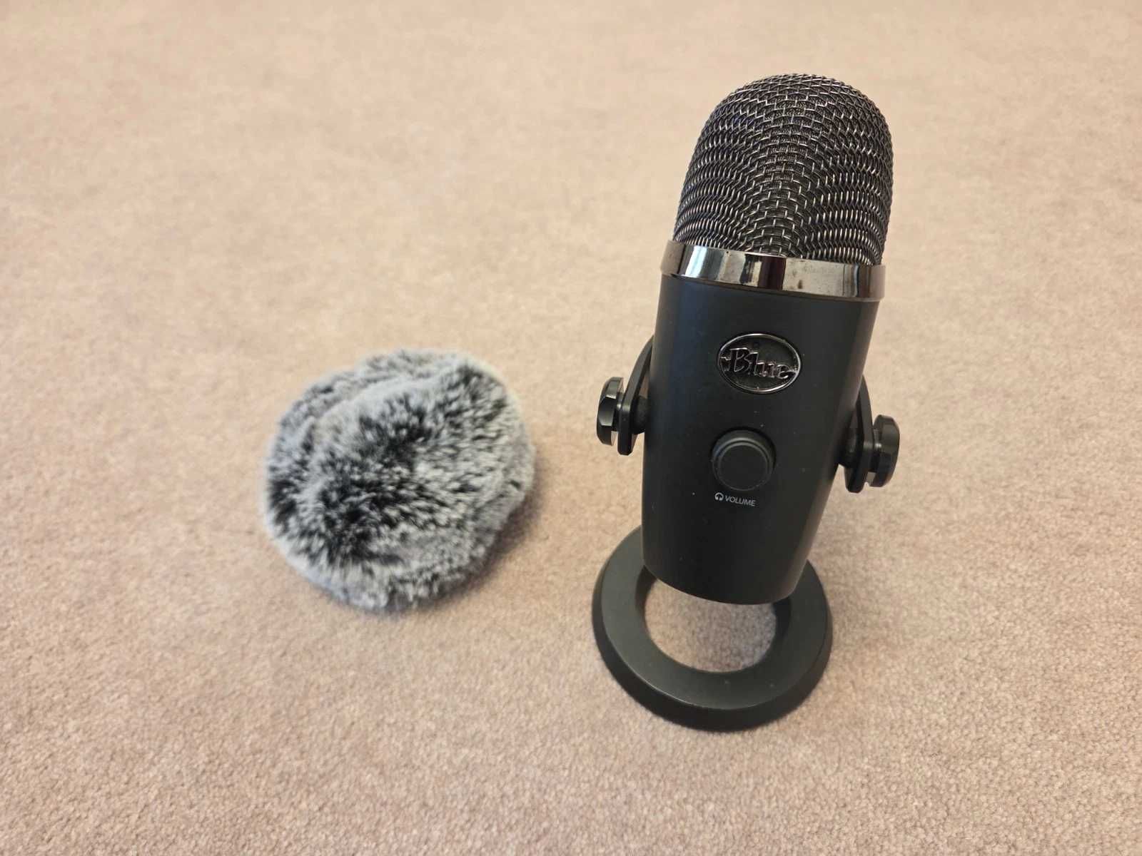 микрофон Logitech Blue Yeti Nano