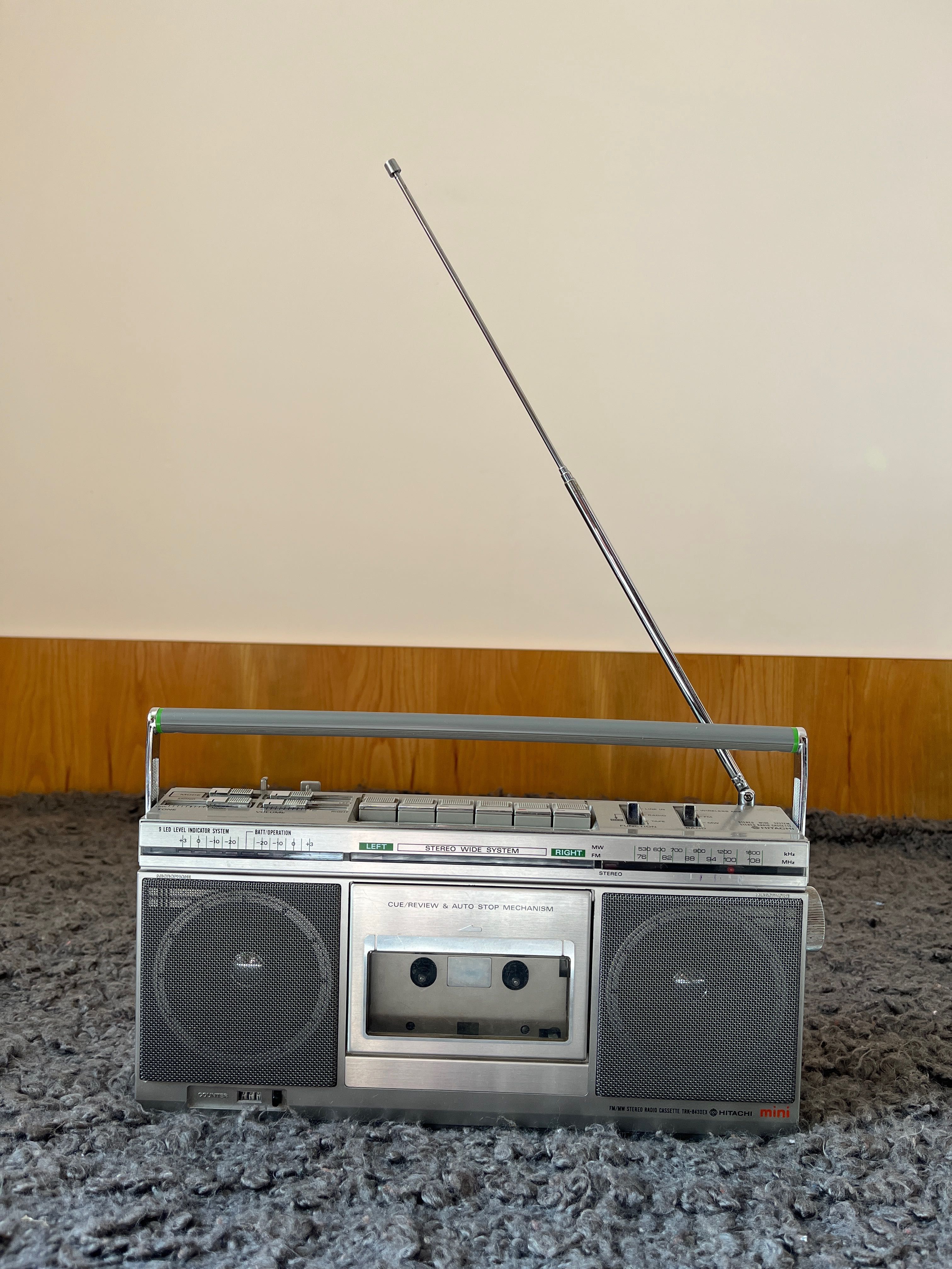 Ретро радио касетофон Hitachi TRK-8430EX